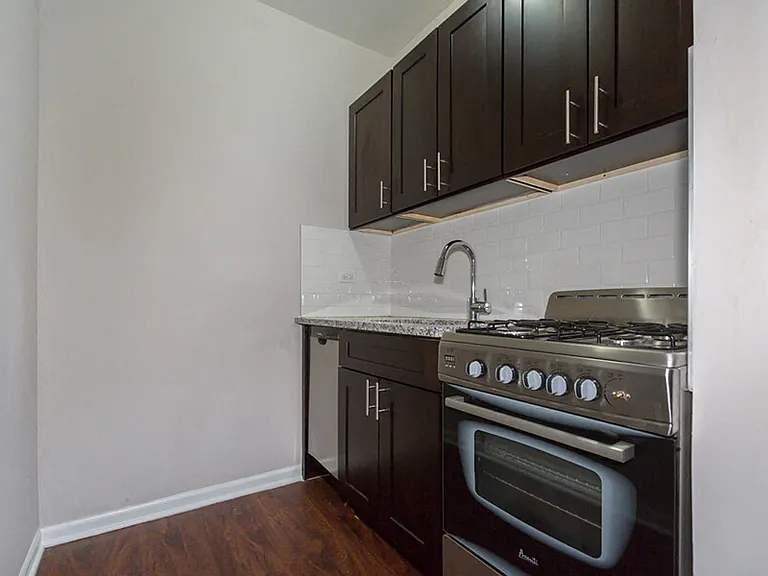 1429 W. Lunt Ave. — Photo 5