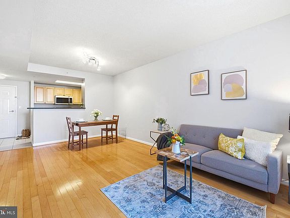 4th image of 2726 Gallows Rd APT 510
