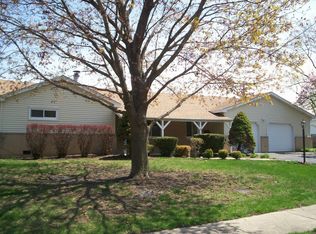305 Glendale Ln, Hoffman Estates, IL