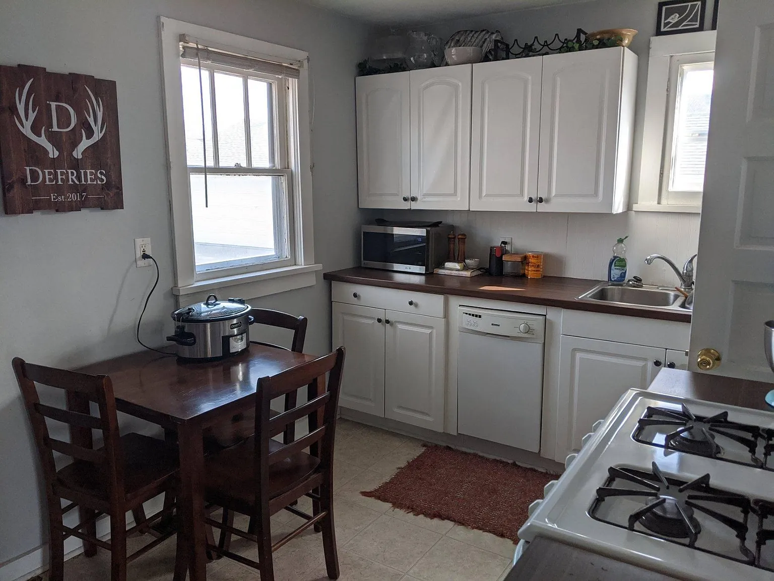 2 bed, 900 sqft, $1,600 — Photo 3
