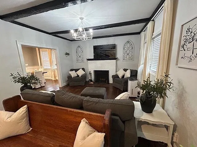 4 bed, 2.0 bath, 2000 sqft, $4,500 — Photo 4