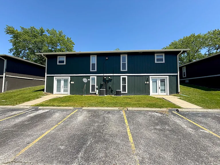 205 N West Blvd — Photo 30