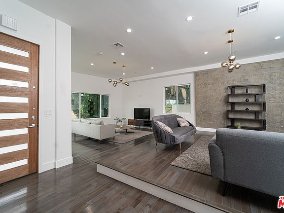 5th image of 1106 N Gage Ave