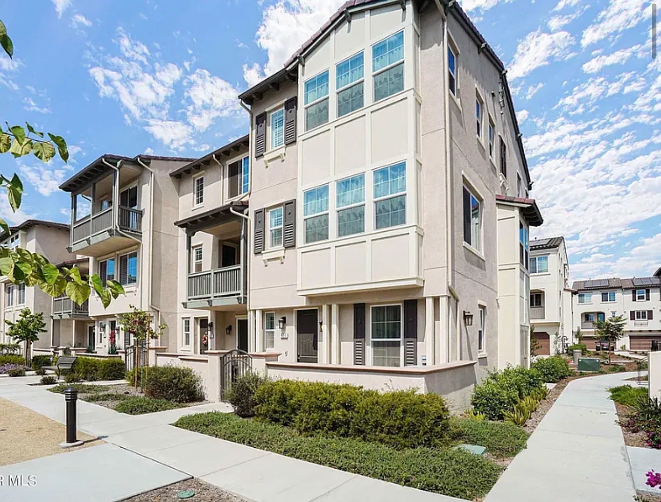 4 bed, 3.5 bath, 1927 sqft, $4,500 — Photo 1