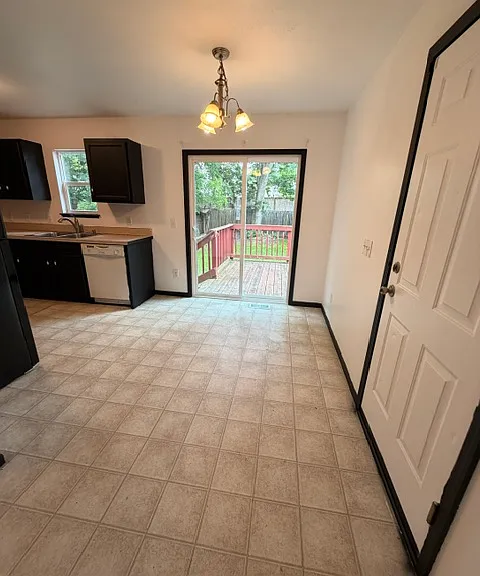 670 Roscoe Ave — Photo 4