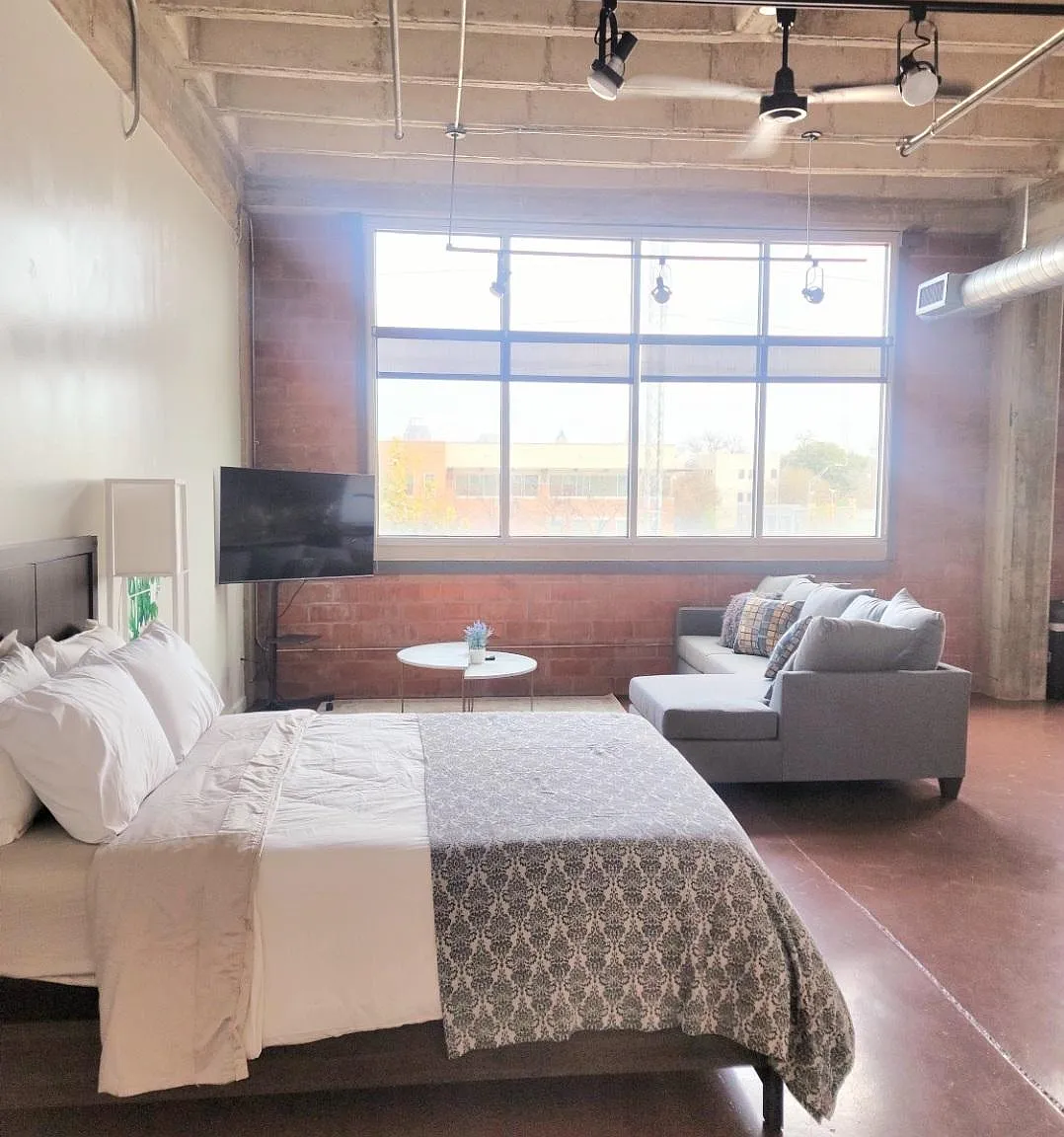 Studio, 680 sqft, $2,000 — Photo 3