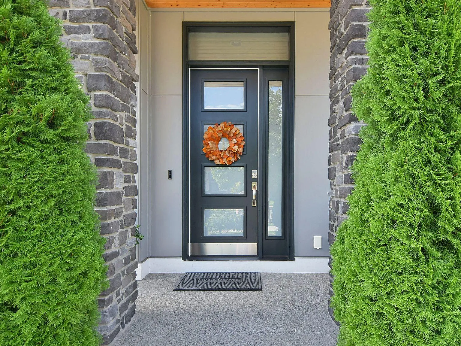 5 bed, 3.5 bath, 3730 sqft, $5,600 — Photo 2