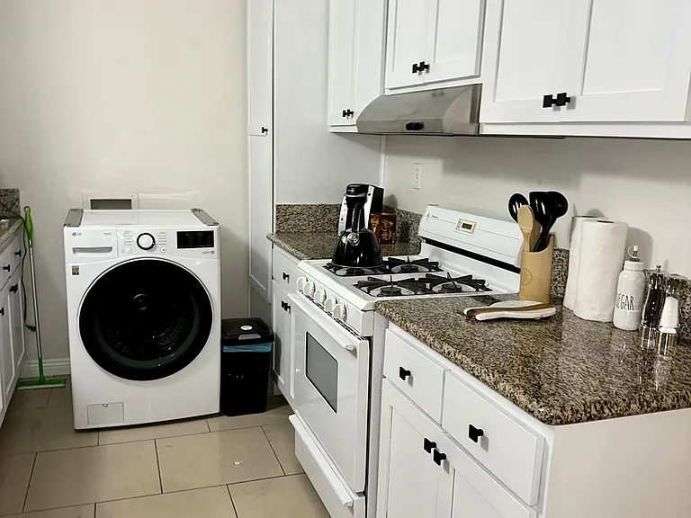 2616 W Century Blvd #2 — Photo 3