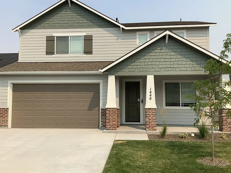 1446 N Alderleaf Ave — Photo 1