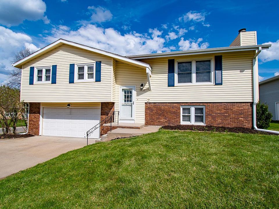 1st image of 1423 N 149th Ct
