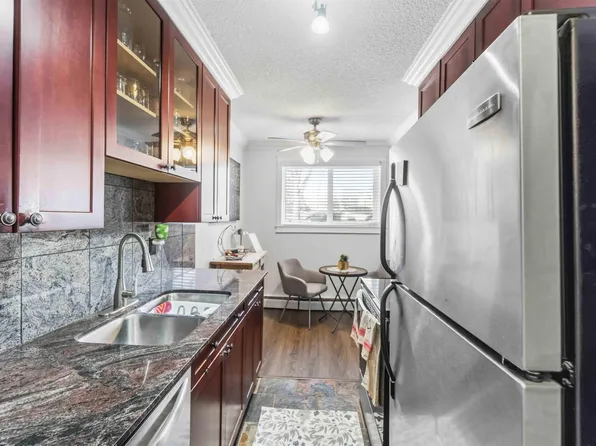 10225 117th St NW #111, Edmonton, AB T5K 1X7