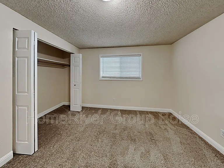 106 N Homedale Ave — Photo 7