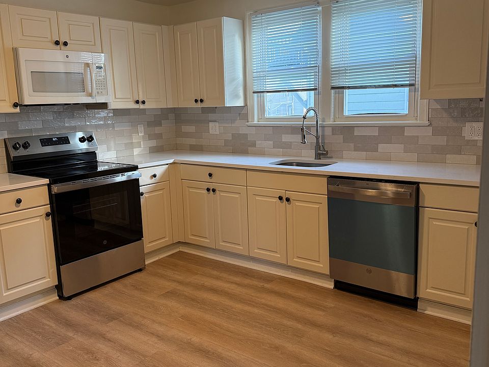 1st image of 176 Canfield Ave Floor 2