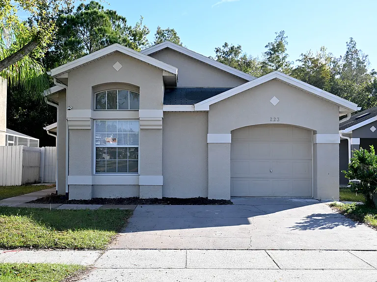 223 Coralwood Ct — Photo 2