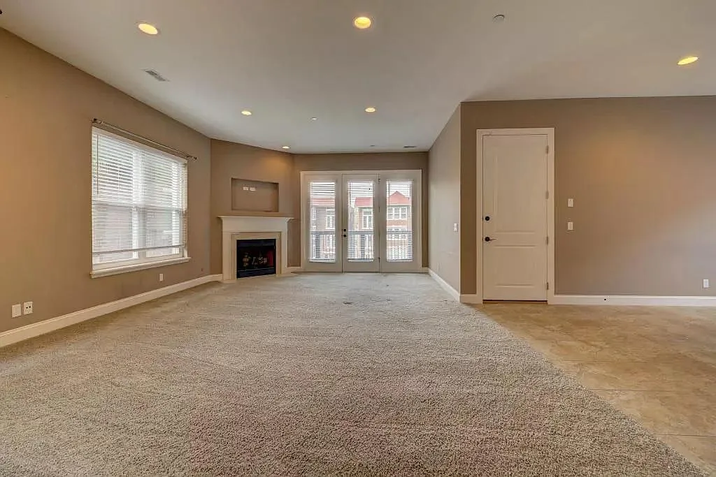 Photo 2 of 31 - 6416 Cates Ave #1 - University City, MO Living room - 6416 Cates Ave #1