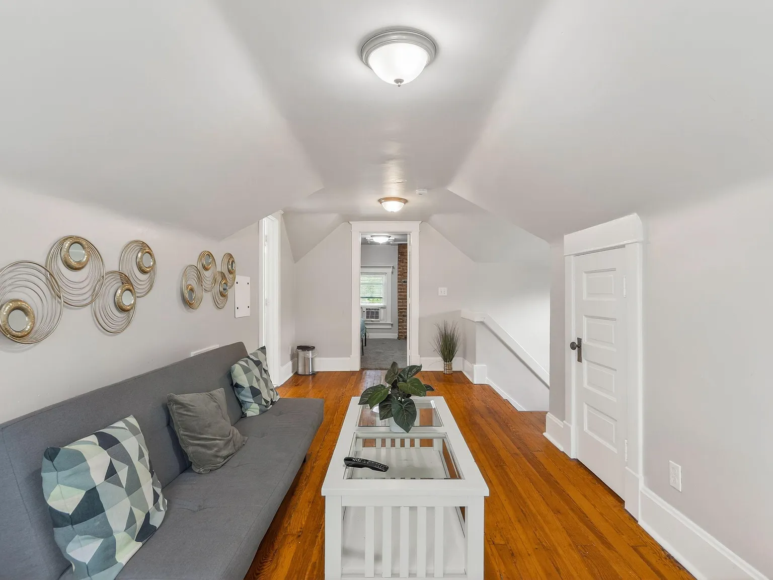 4 bed, 3.0 bath, 2093 sqft, $1,308 — Photo 2