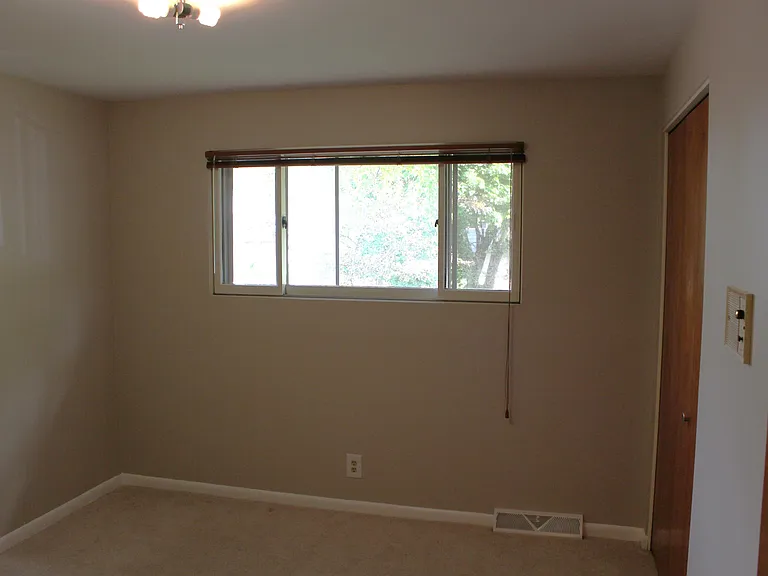2817 Canterbury Dr — Photo 13