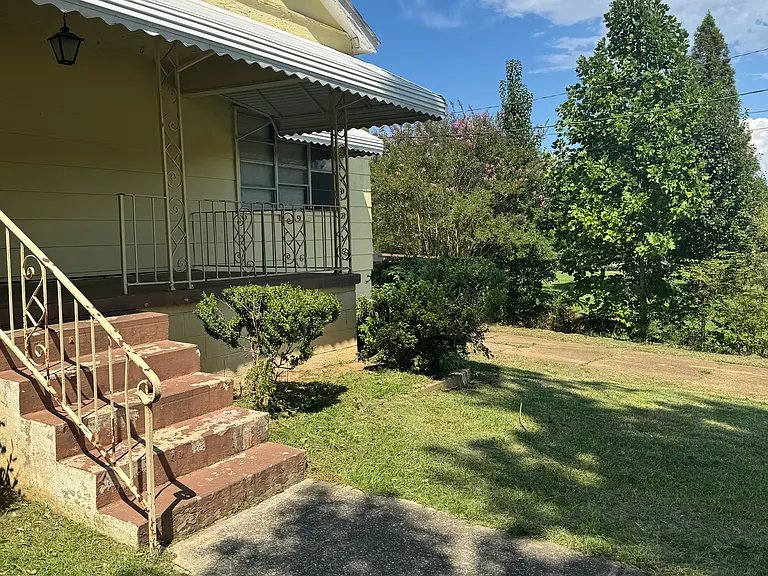 1210 Hoke St — Photo 3