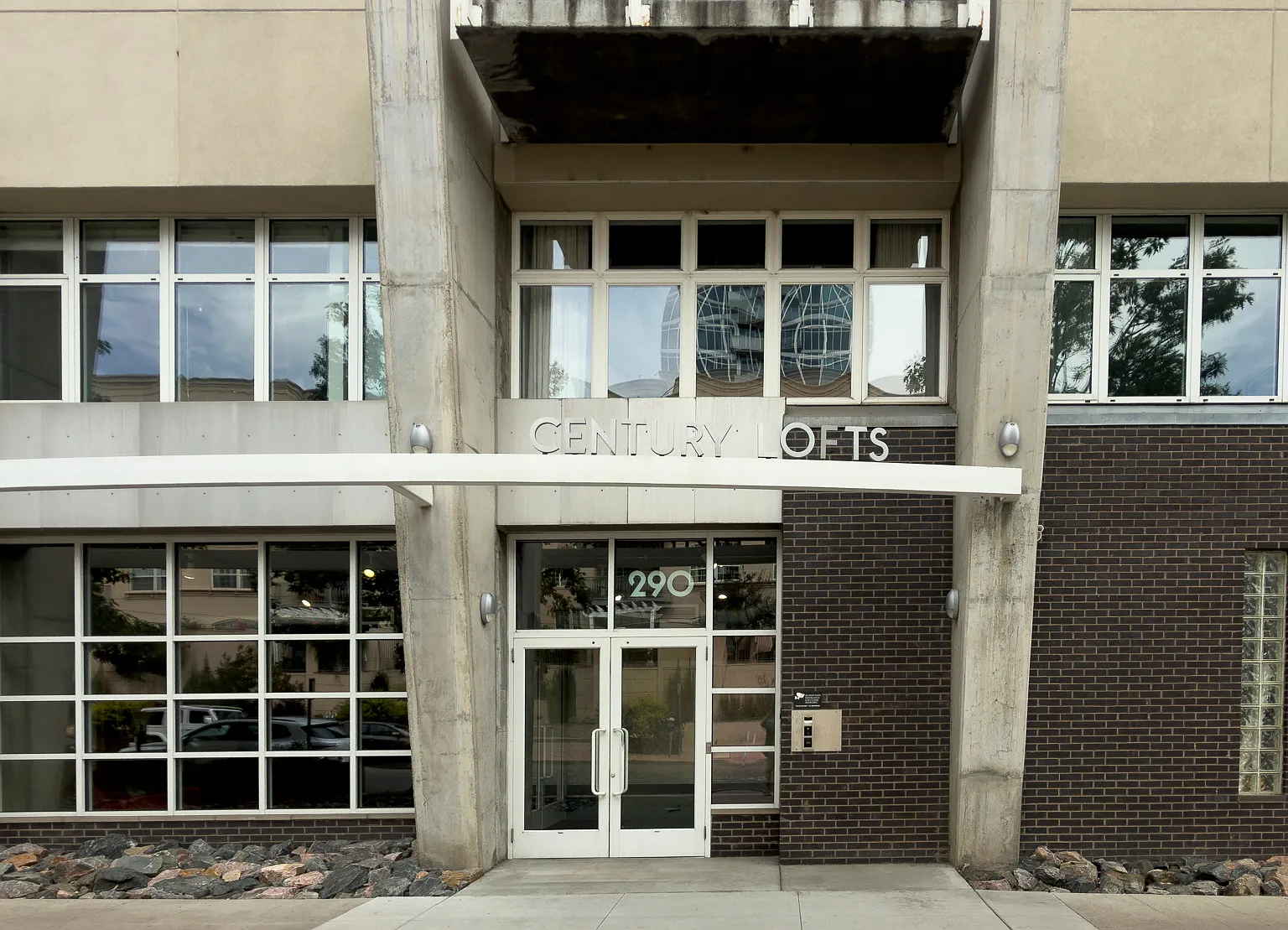 290 W 12th Ave — Photo 1