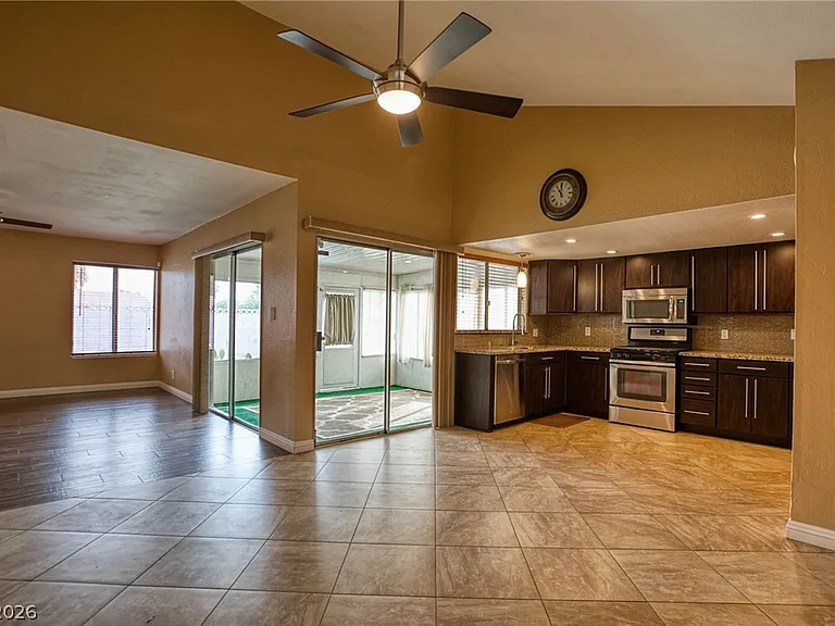 3956 Clear View Dr — Photo 13