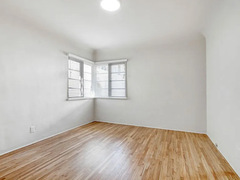 2202-2206 20th St in Santa Monica! Near Ocean Park Blvd. — Photo 9