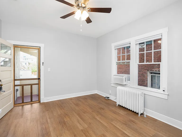 215 E Beverley St #3 — Photo 2