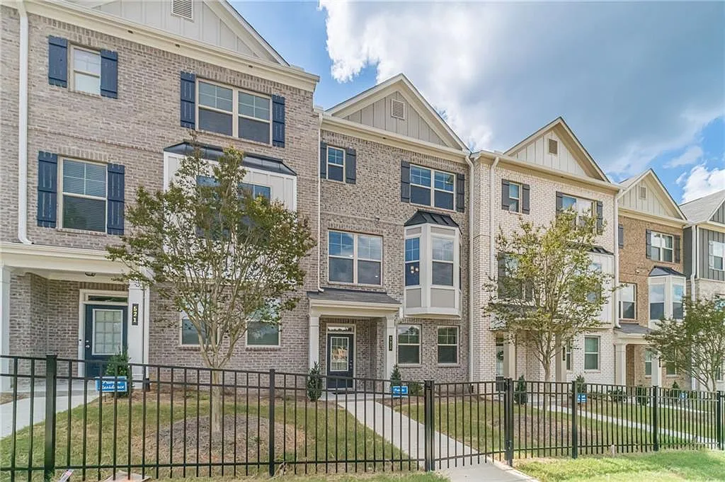 3 bed, 3.5 bath, 1819 sqft, $2,500 — Photo 3