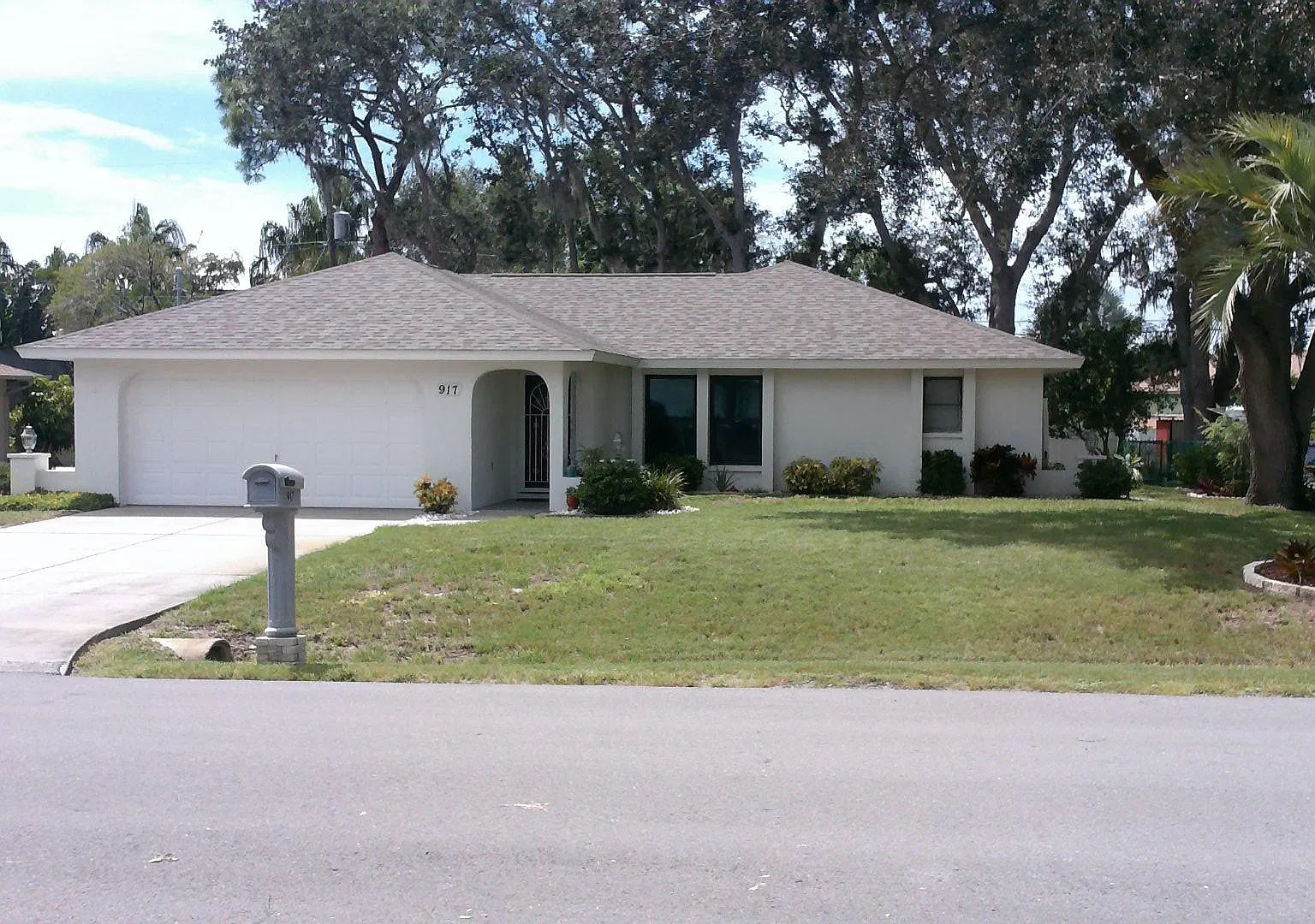 Pineapple Ave, Nokomis — Photo 1
