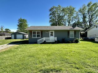702 E Madison St, Marshfield, MO 65706