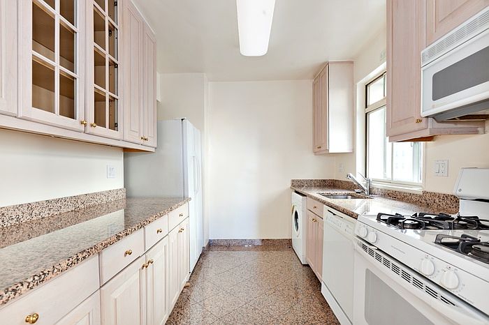 1st image of 60 W 57th St APT 14B