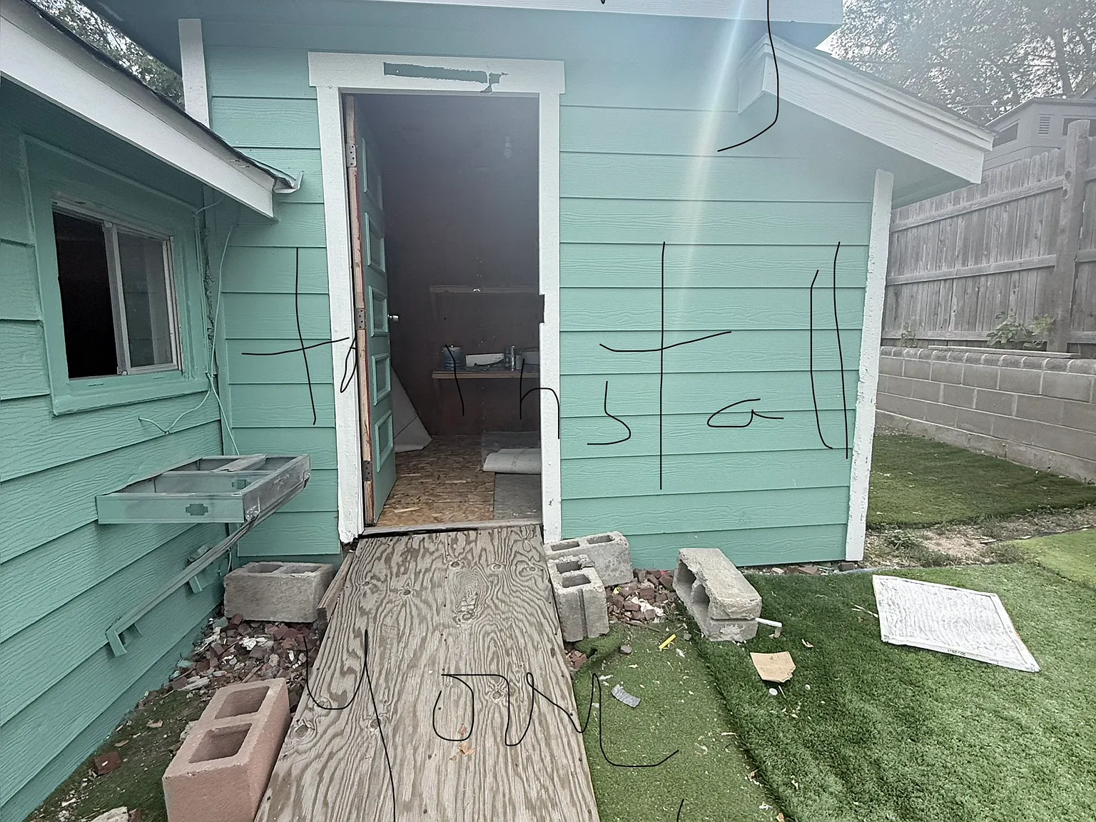 3 bed, 700 sqft, $2,000 — Photo 1