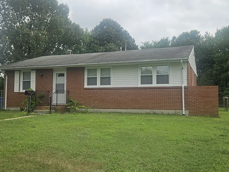 1404 Algona Rd — Photo 1