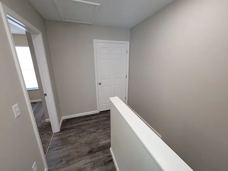 Creekside Apartments — Photo 9