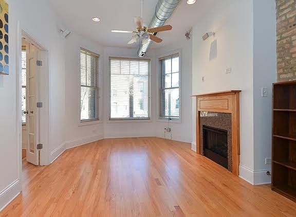 LR/DIning with gas fireplace