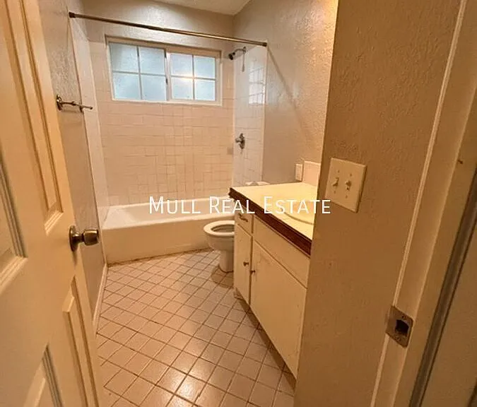 445 NW 86th St — Photo 6