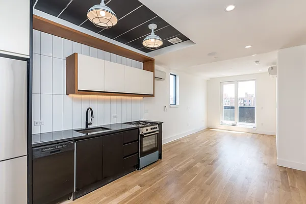 Rented by Nooklyn NYC LLC | media 103