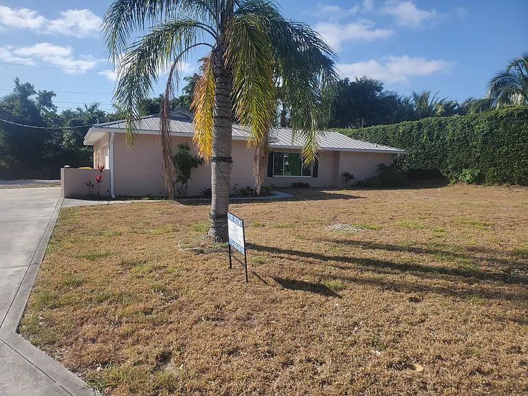 1257 NE Sago Dr — Photo 1