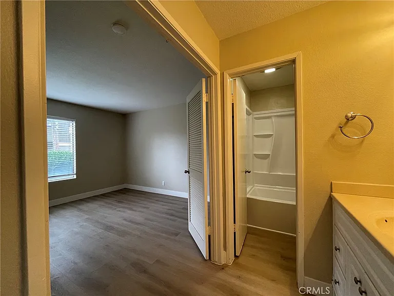 61 Streamwood #61 — Photo 8