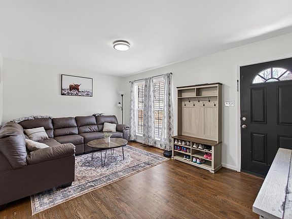 3rd image of 402 Timothy Dr