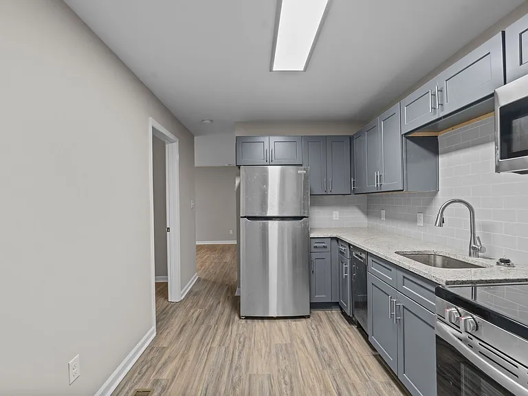 1302 E King St — Photo 1