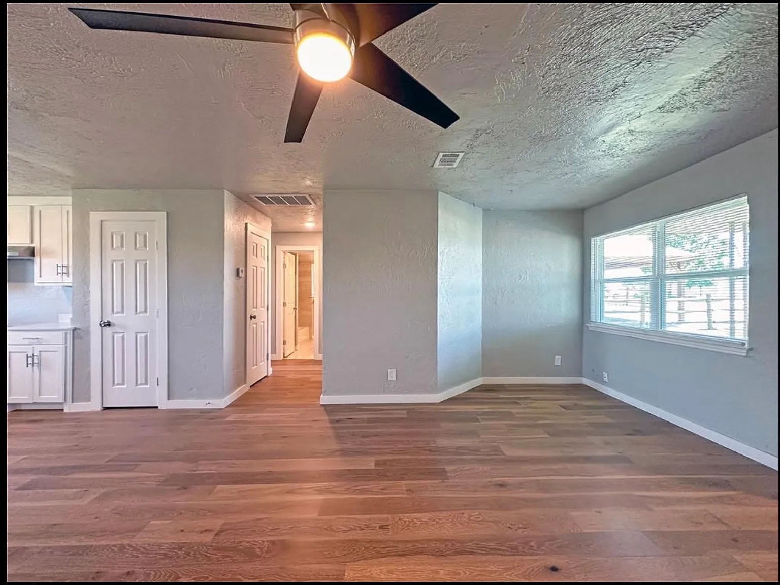 3 bed, 1214 sqft, $1,975 — Photo 3