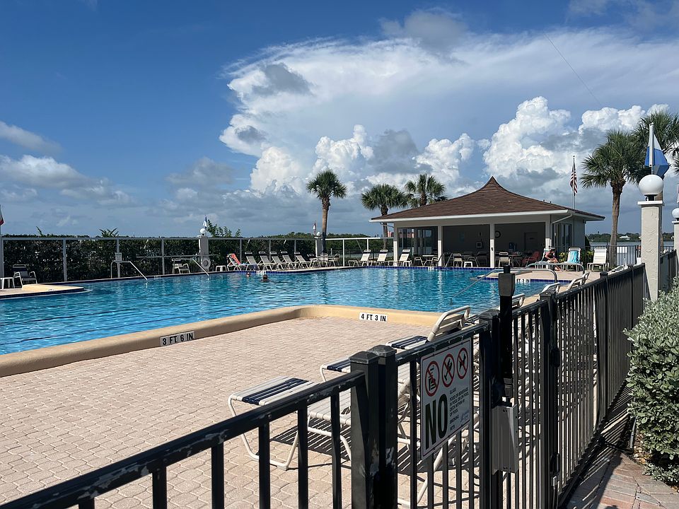 Beautiful large heated large pool overlooking the Bay