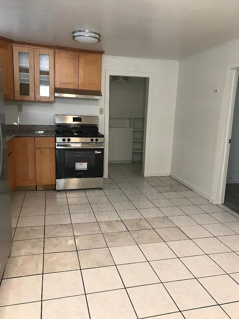 1 bed, 750 sqft, $2,300 — Photo 2