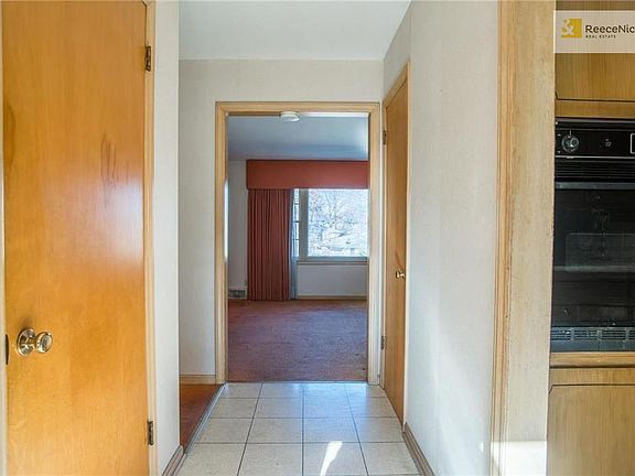 5th image of 7132 Greeley Ave