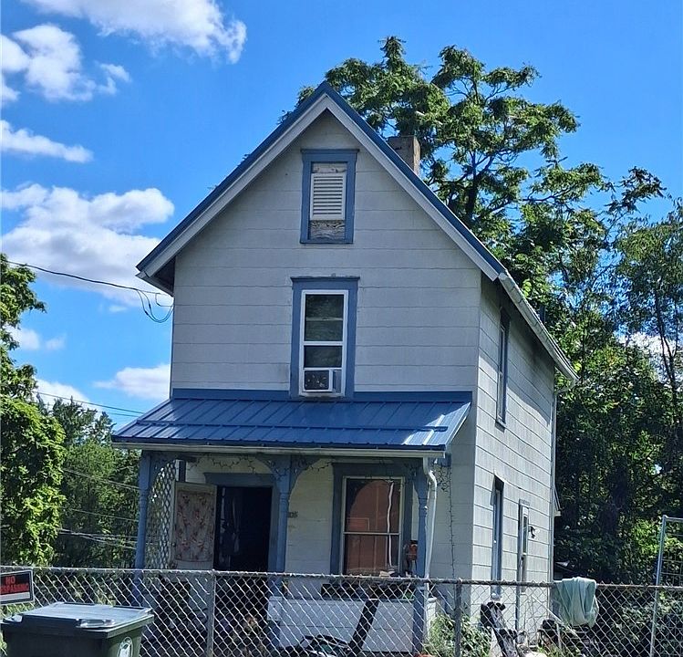 1st image of 1836 3rd St NE