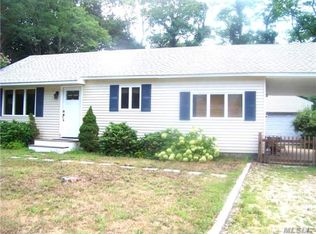 21 Royal Ave, Flanders, NY 11901