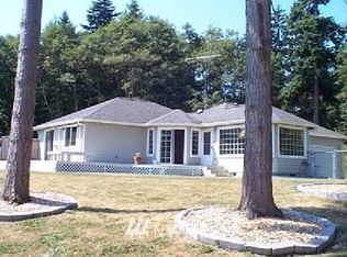 944 E Mohawk Dr, Greenbank, WA 98253