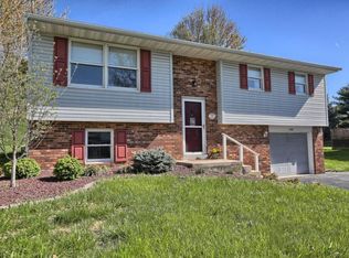 3161 Thornapple Dr, Lancaster, PA
