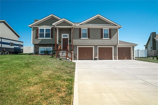 1212 Viola St Smithville MO 64089 Zillow