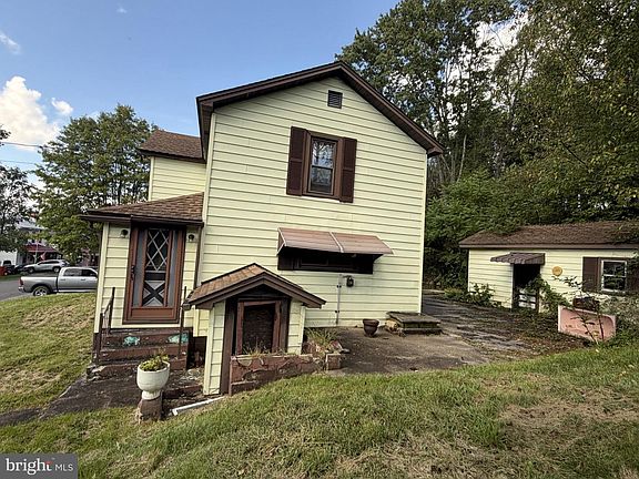 3rd image of 76 Poplar St